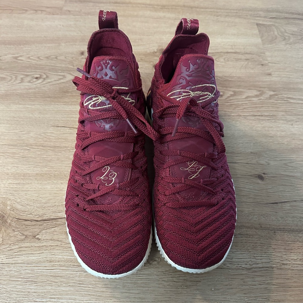 Nike LeBron 16 King shoes - AO2588-601 - Picture 2 of 6